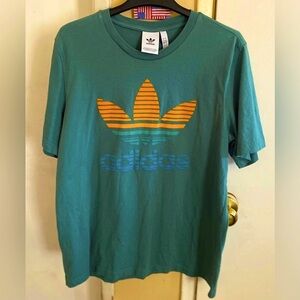 - Like New! Mens Adidas Tee sz Large